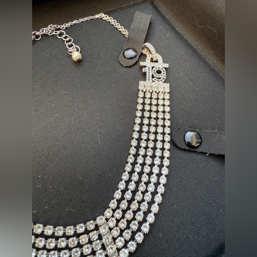 CHANEL 2022A SILVER TONE CC 19 LOGO WHITE BLACK CRYSTALS NECKLACE CHARM CHOCKER - Picture 9 of 15